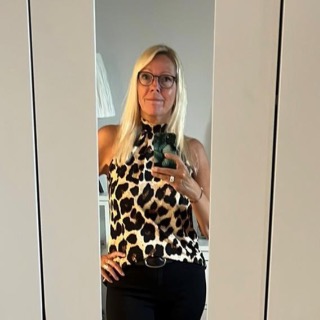 Pige på 50 fra Skanderborg.. let til smil og glad for livet, men savner en at dele noget a ... kontakt Lone, single Kvinde fra Skanderborg.