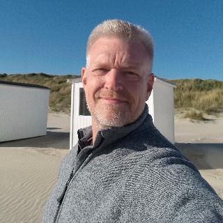 Jeg søger en afslappet hjemlig kvinde til at dele livets stunder med. 
Det vigtigste er k ... kontakt Torsten, single Mand fra København Ø.