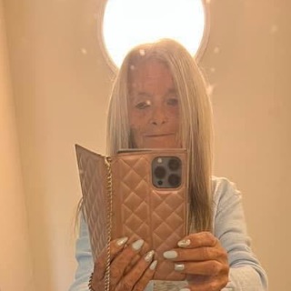 Søger en ven jeg er 63 år og bor på Fyn  ... kontakt Lolita, single Kvinde fra Nyborg.