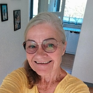 Hej jeg er en kvinde på  66 som søger en sød og rar mand   og han skal bestemt osse være s ... kontakt Blomsten, single Kvinde fra Kalundborg.