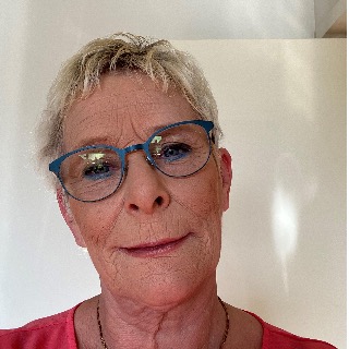 Jeg er en aktiv, ærlig, udadvendt og positiv kvinde på 57 somre, som søger en på min egen  ... kontakt Tornerose, single Kvinde fra Augustenborg.